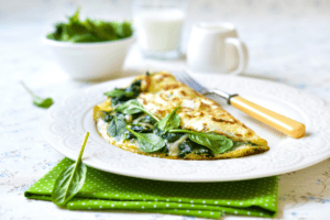 omelete de espinafre e queijo feta