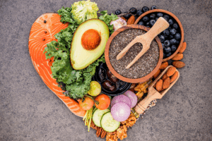 Descubra os benefícios cardiovasculares da dieta mediterrânea e como proteger seu coração com hábitos saudáveis e saborosos.